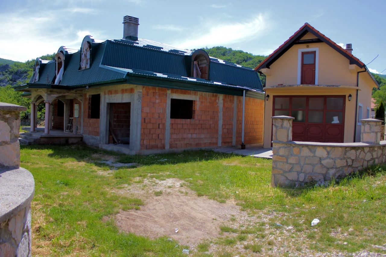 House in Cetinje, Montenegro, 530 sq.m - picture 1
