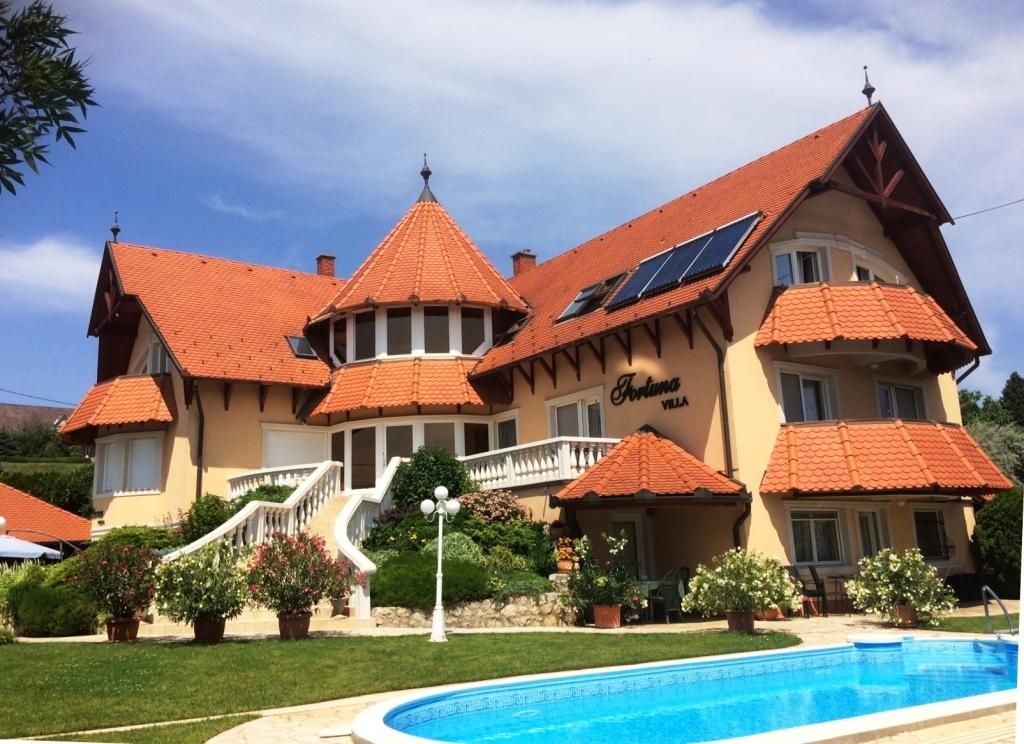 Villa en Hévíz, Hungría, 600 m2 - imagen 1