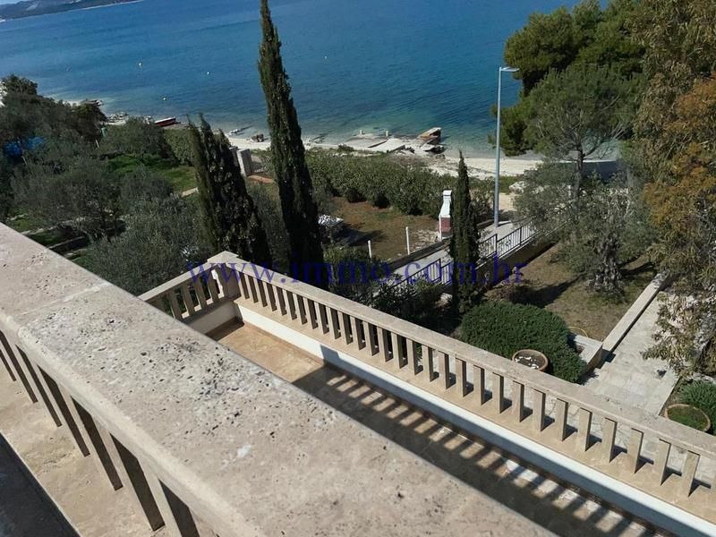 Villa in Trogir, Croatia, 250 sq.m - picture 1