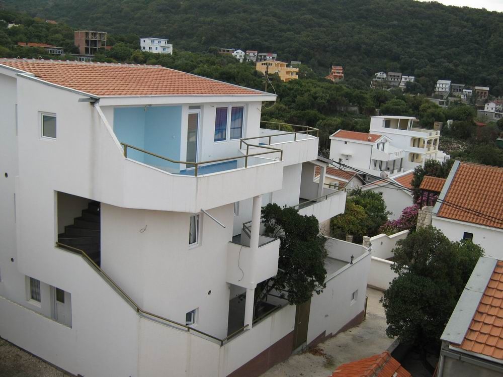 House in Utjeha, Montenegro, 380 sq.m - picture 1