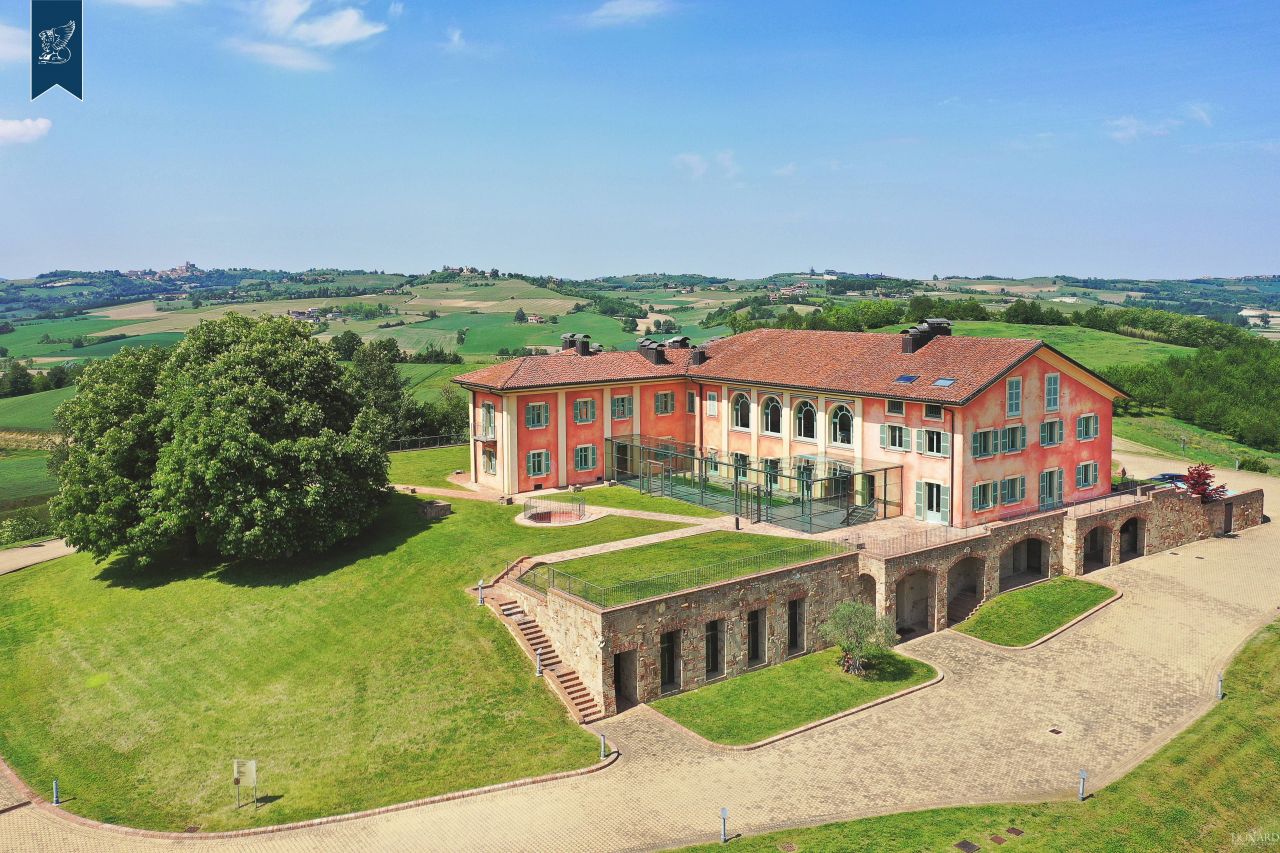 Villa en Alessandria, Italia, 2 800 m2 - imagen 1