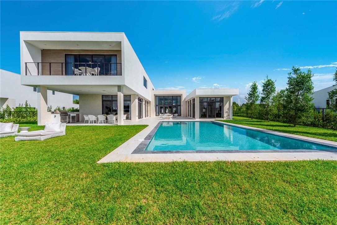 Villa in Miami, USA, 700 sq.m - picture 1