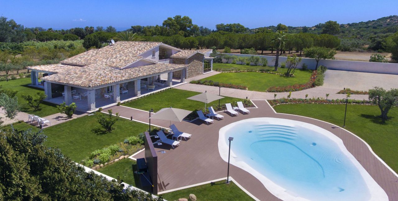 Villa in Pula (Sardinia), Italy, 320 sq.m - picture 1