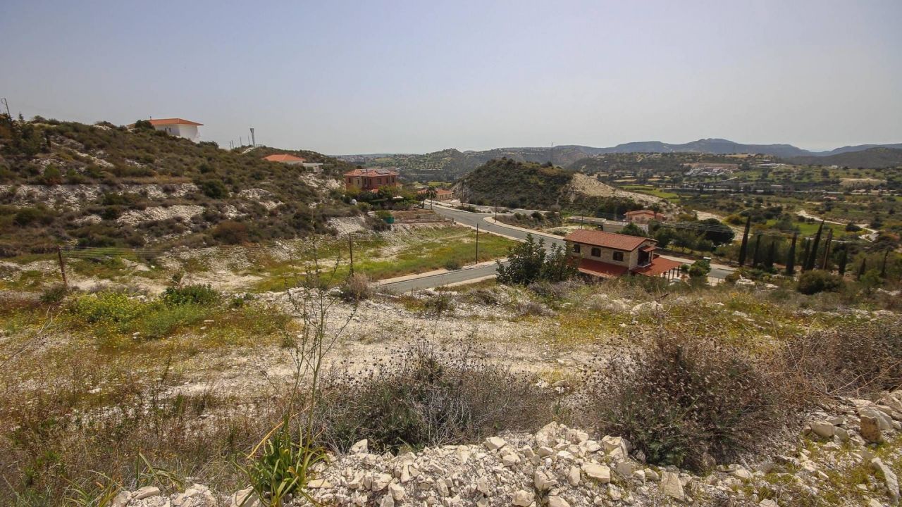 Grundstück in Larnaka, Zypern, 889 m2 - Foto 1