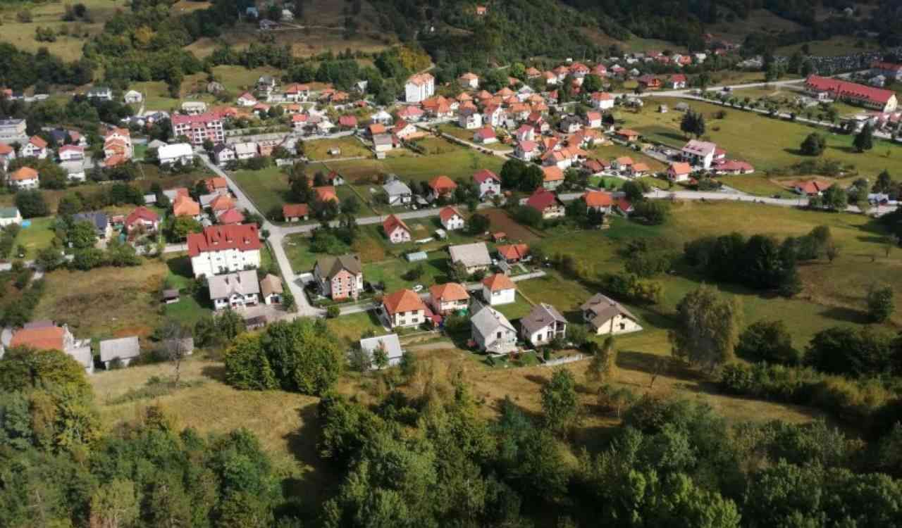 Land in Kolasin, Montenegro, 1 192 sq.m - picture 1