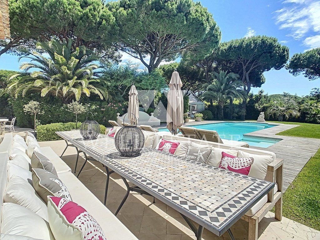Villa in Saint-Tropez, France, 322 sq.m - picture 1