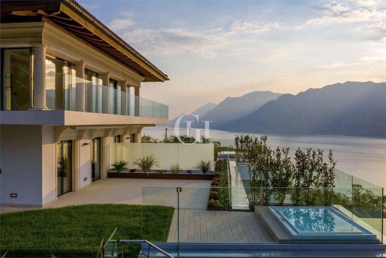 Apartment on Lake Garda, Italy, 161 sq.m - picture 1