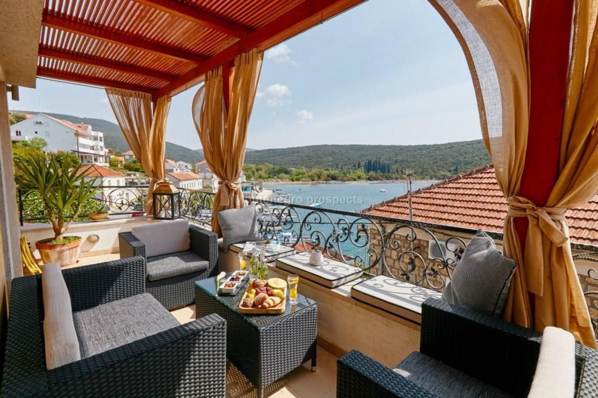 Villa in Kotor, Montenegro, 265 sq.m - picture 1