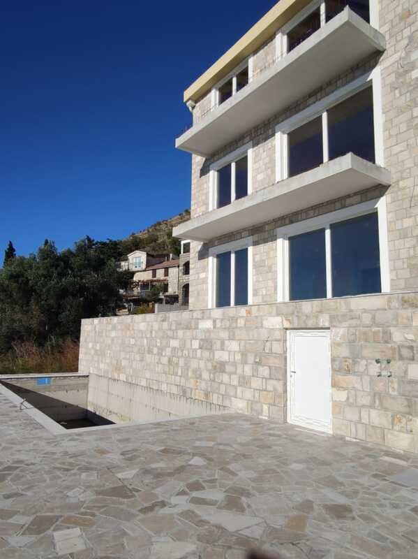 Villa in Rezevici, Montenegro, 235 sq.m - picture 1