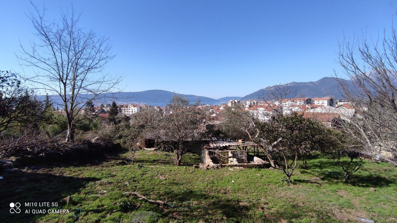 Grundstück in Tivat, Montenegro, 2 250 m2 - Foto 1