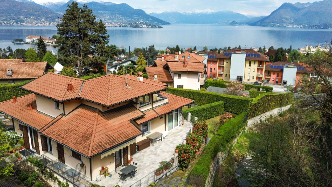 Villa en Stresa, Italia, 243 m2 - imagen 1