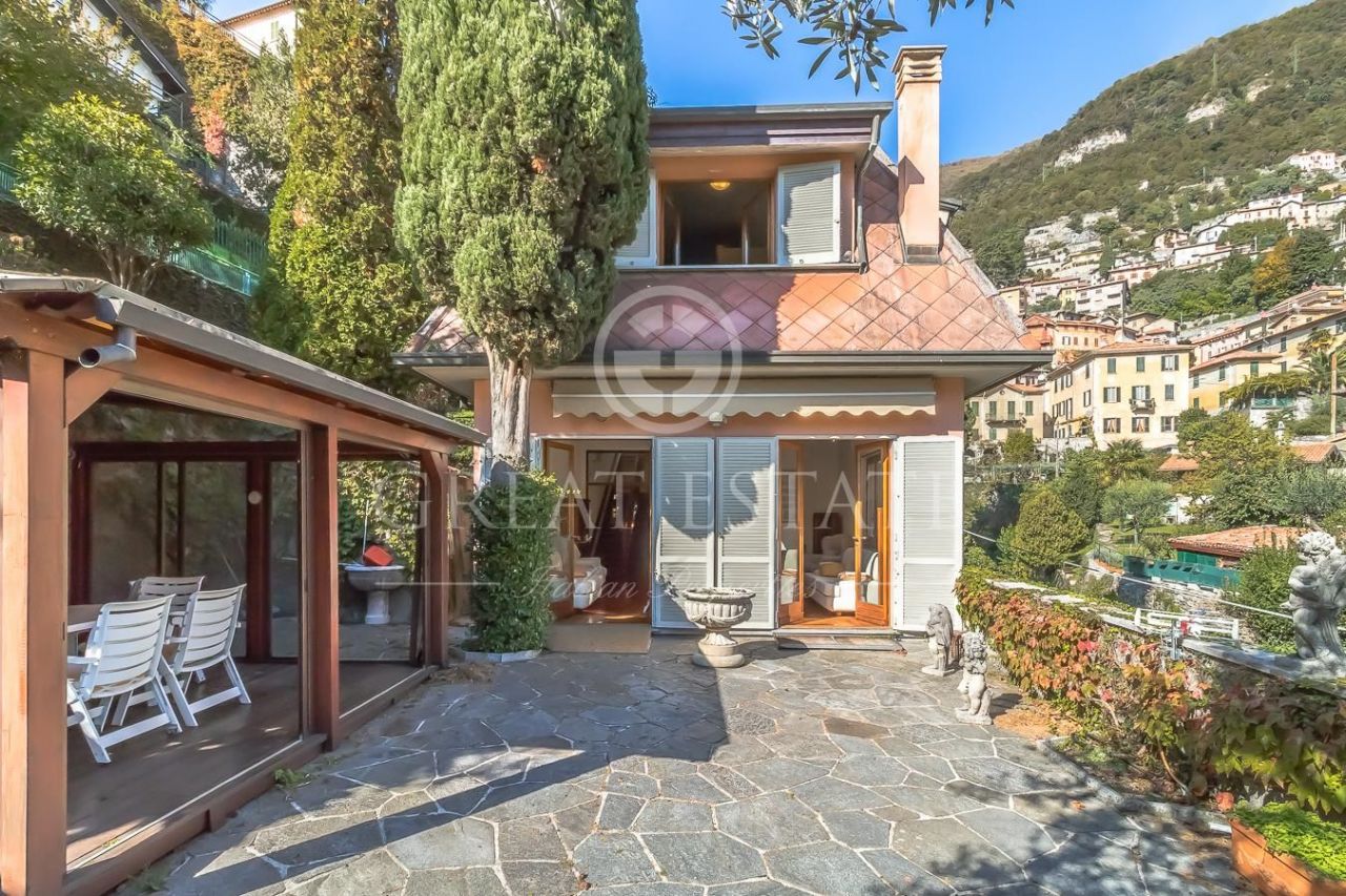 Villa on Lake Como, Italy, 280 sq.m - picture 1