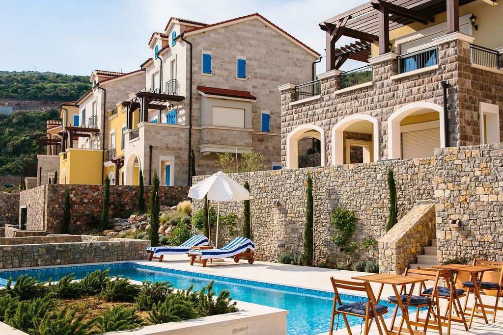 Apartment in Radovici, Montenegro, 101 sq.m - picture 1
