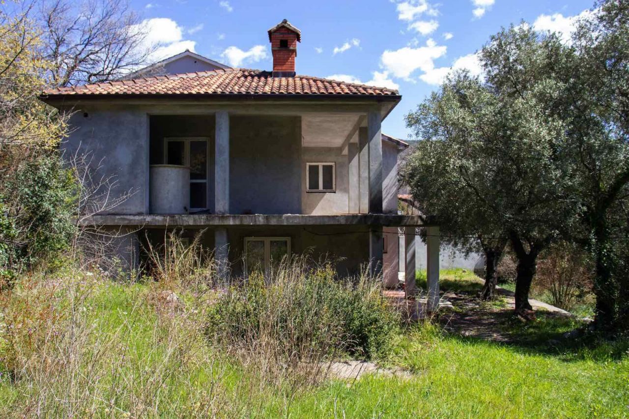 Haus in Budva, Montenegro, 286 m2 - Foto 1
