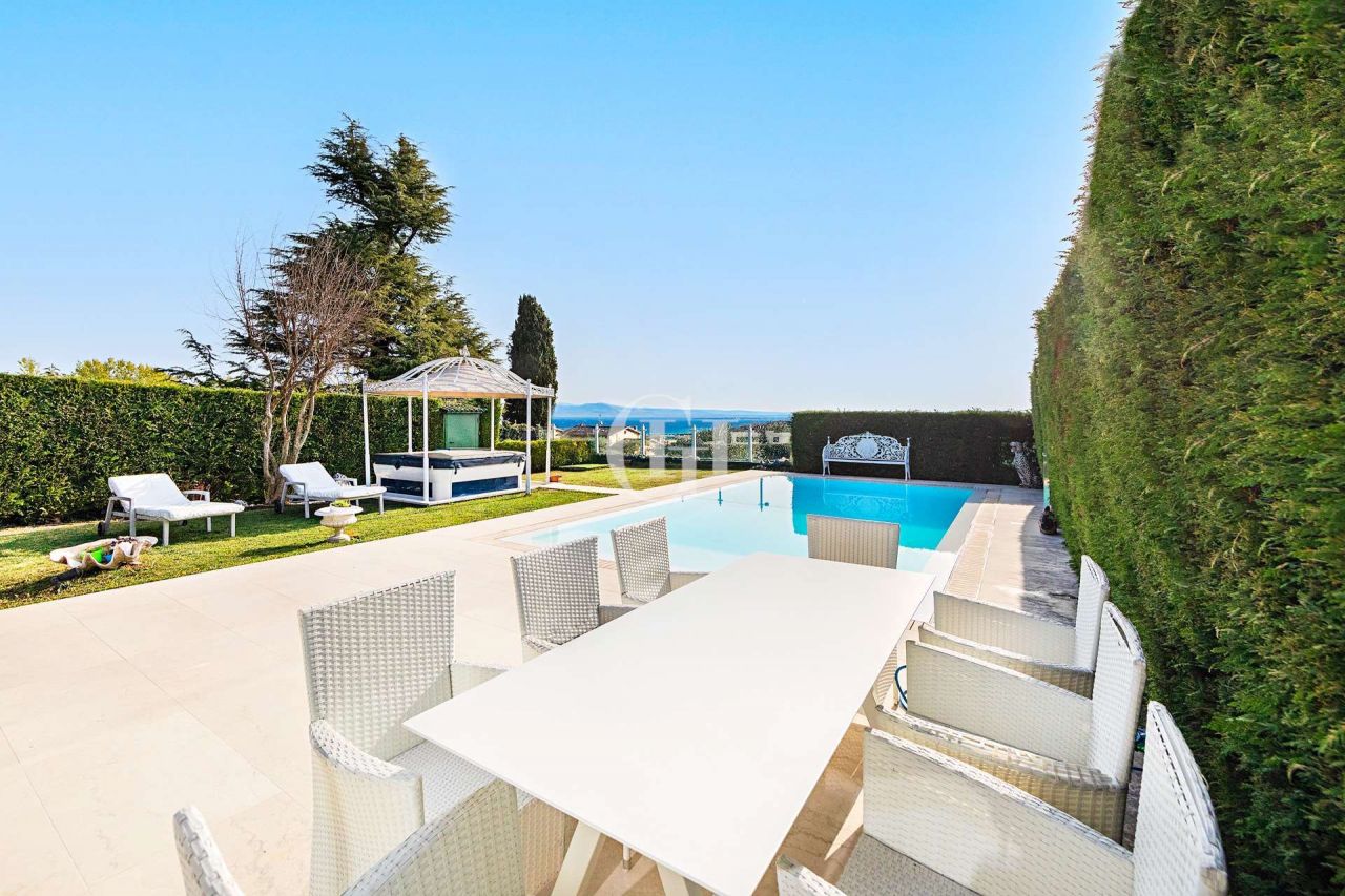 Villa on Lake Garda, Italy, 180 sq.m - picture 1