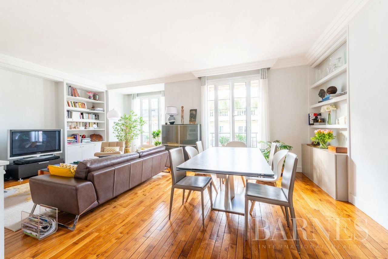 Appartement dans le 16ème arrondissement de Paris, France, 127.4 m2 - image 1