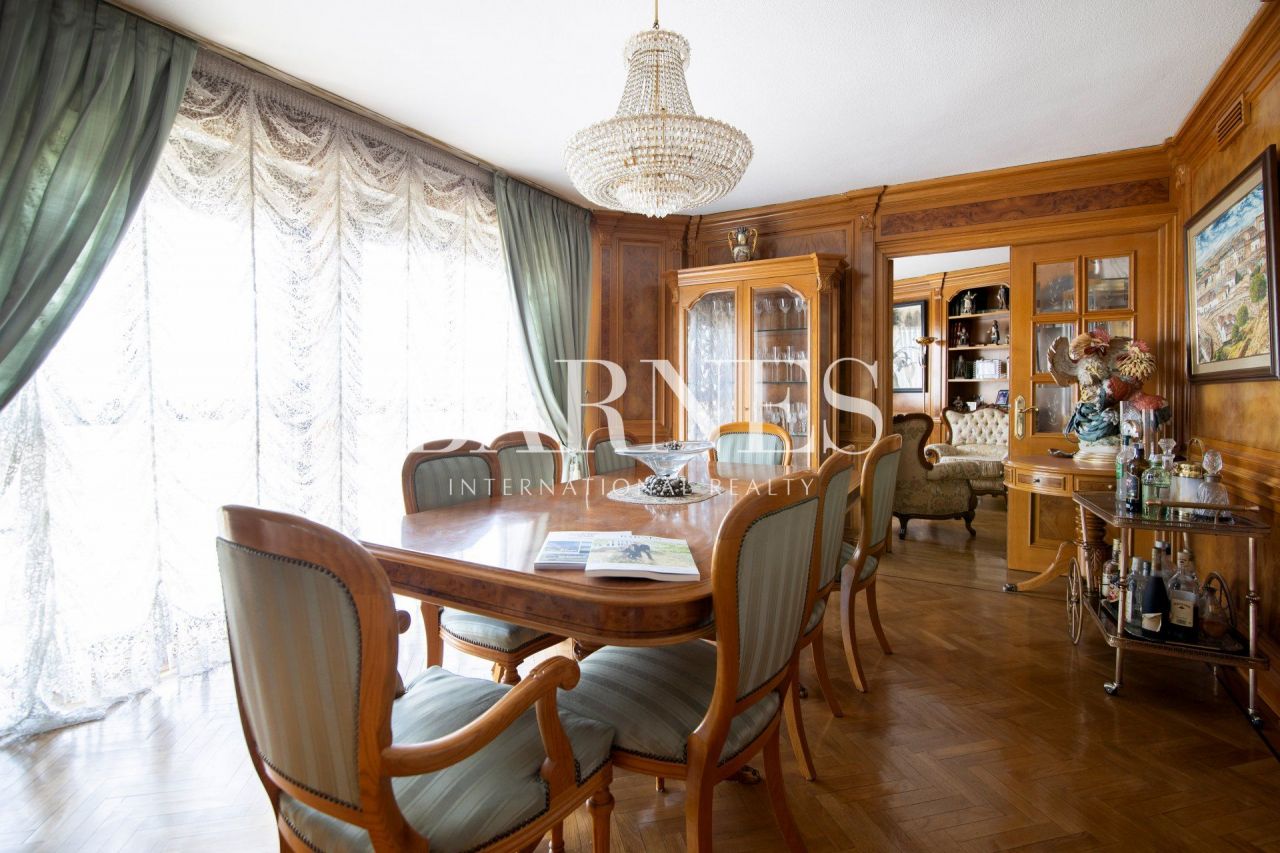 Flat in Madrid, Spain, 222 sq.m - picture 1