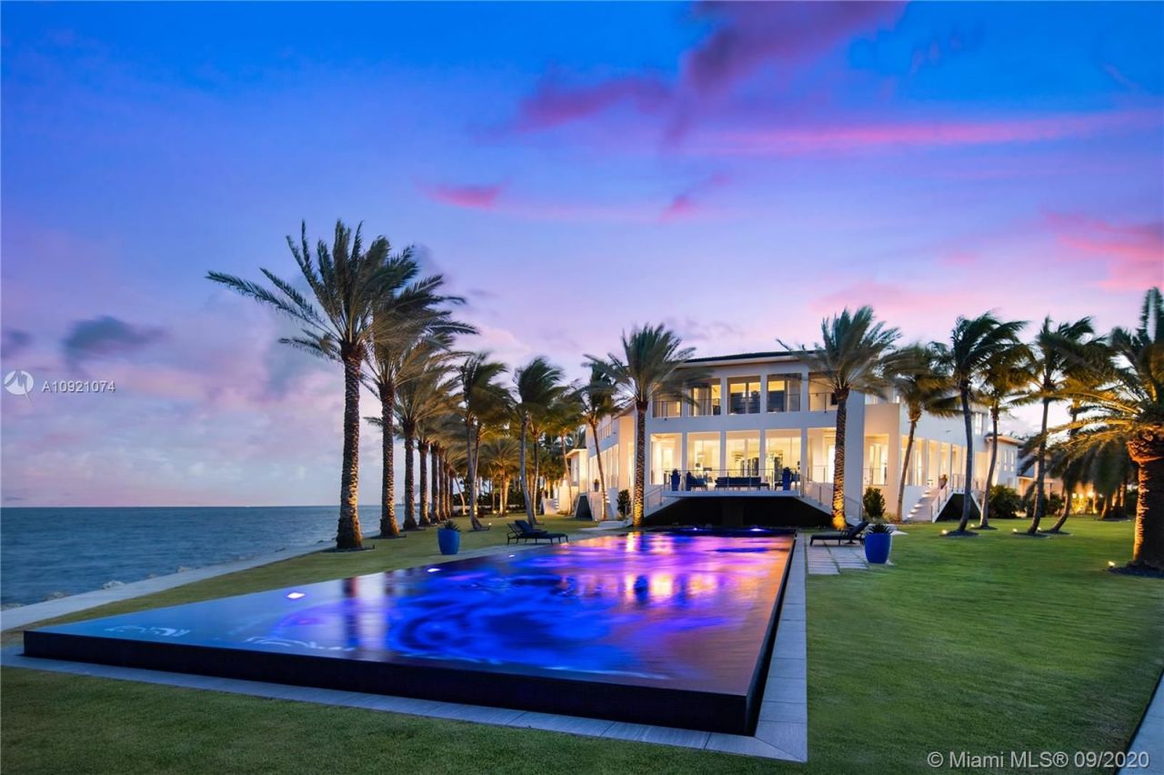 Maison à Miami, États-Unis, 1 762 m2 - image 1