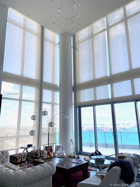 Appartement à Miami, États-Unis, 603 m2 - image 1