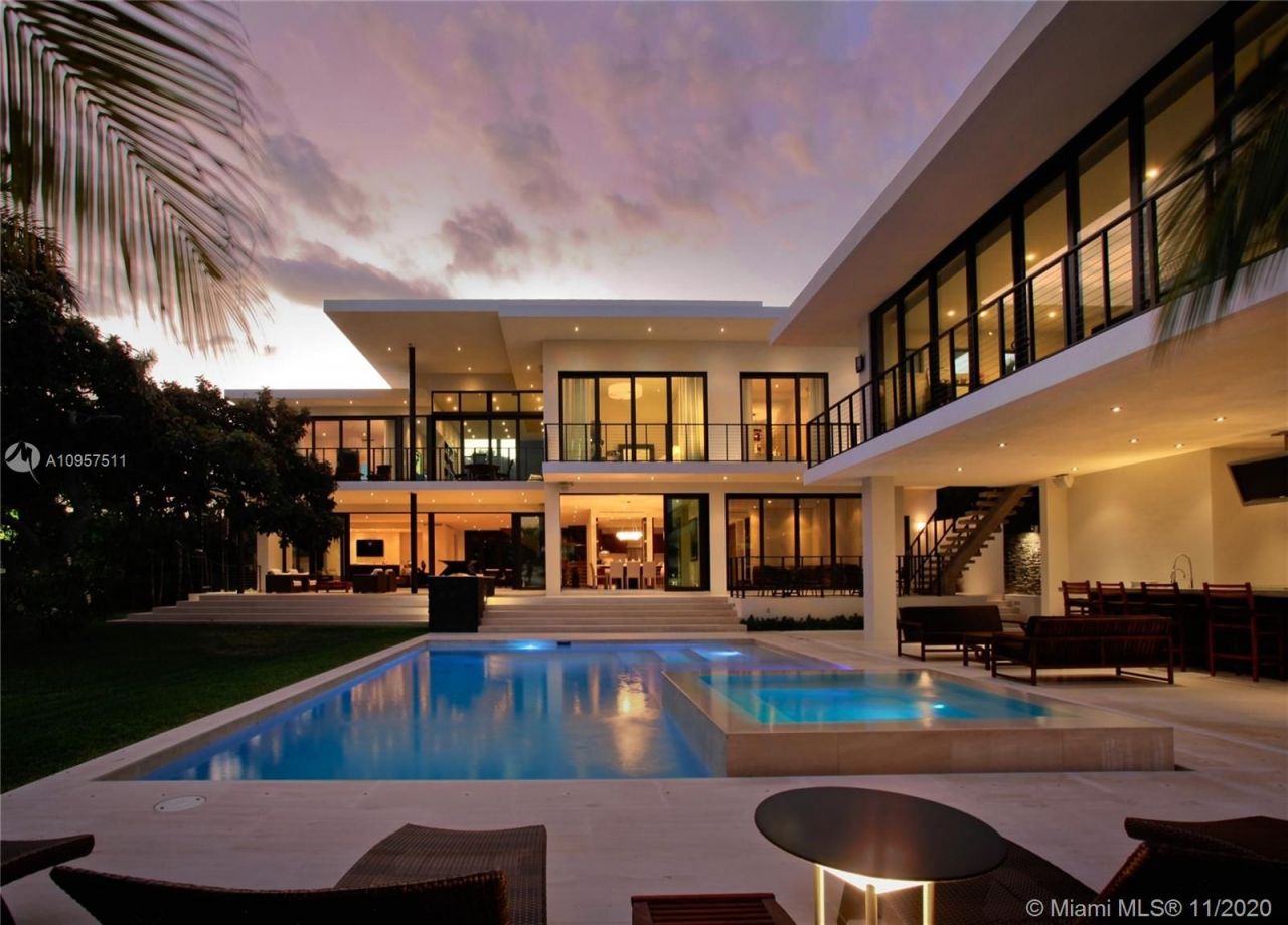Casa en Miami, Estados Unidos, 831 m2 - imagen 1