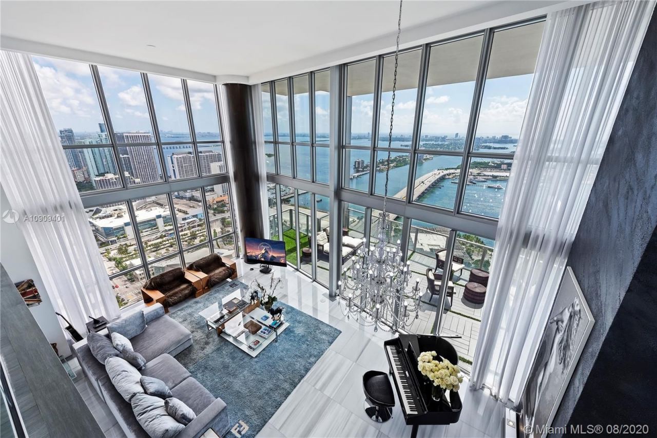 Appartement à Miami, États-Unis, 646 m2 - image 1