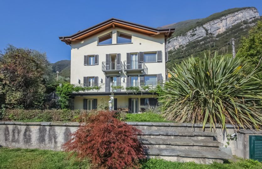 Villa on Lake Como, Italy, 500 sq.m - picture 1
