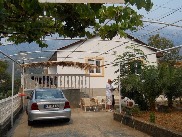 Haus in Dobra Voda, Montenegro, 200 m2 - Foto 1