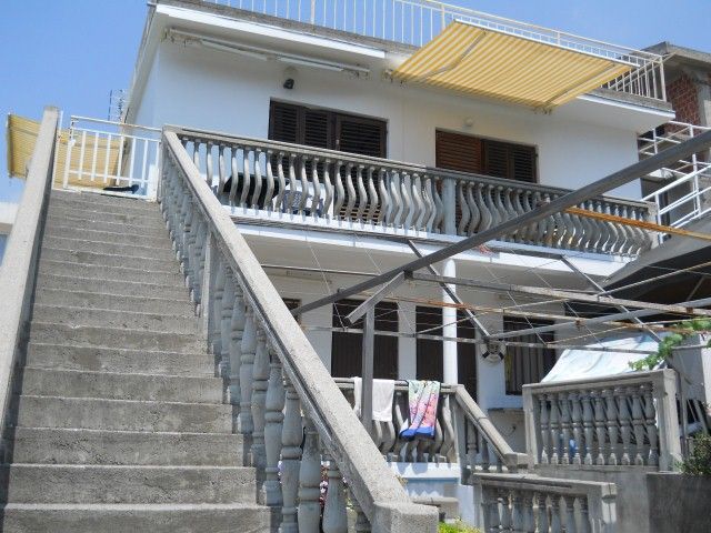 Haus in Sutomore, Montenegro, 200 m2 - Foto 1