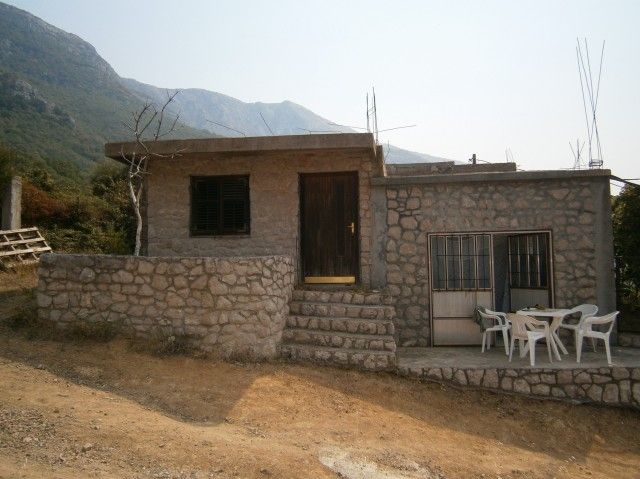 Haus in Sutomore, Montenegro, 98 m2 - Foto 1