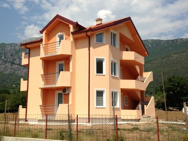 Haus in Zelenika, Montenegro, 220 m2 - Foto 1