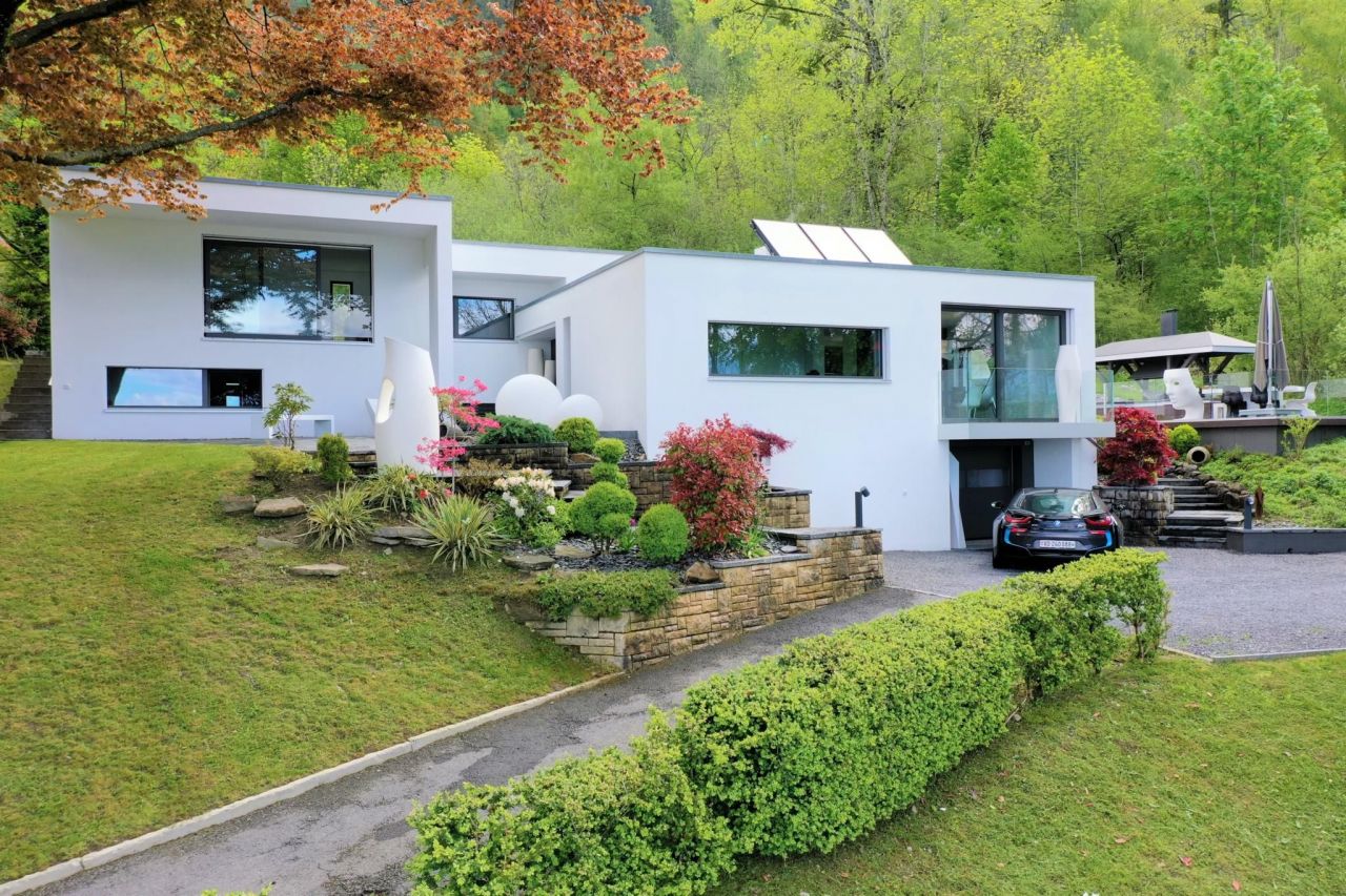 House in Montreux, Switzerland, 333 sq.m - picture 1