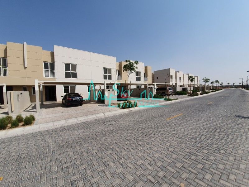 Townhouse in Sharjah, UAE, 277 sq.m - picture 1
