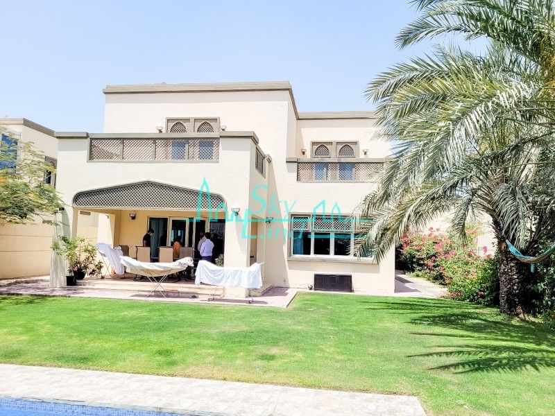 Villa in Dubai, UAE, 403 sq.m - picture 1