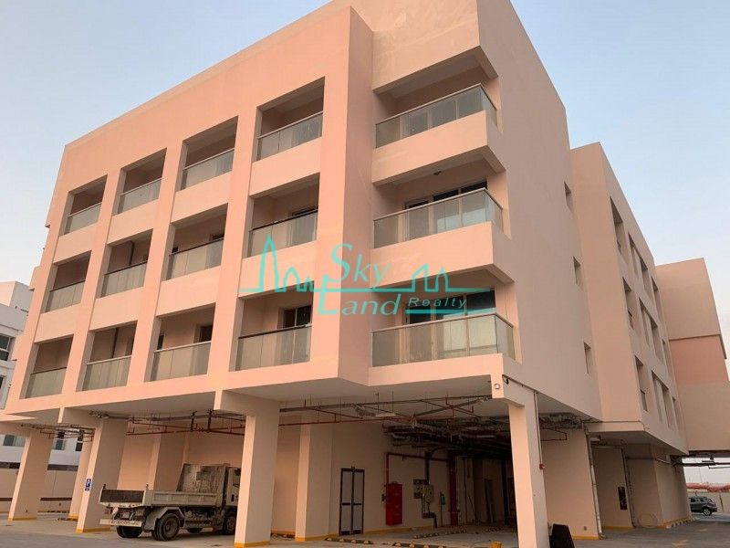 Commercial apartment building in Dubai, UAE, 4 727 sq.m - picture 1