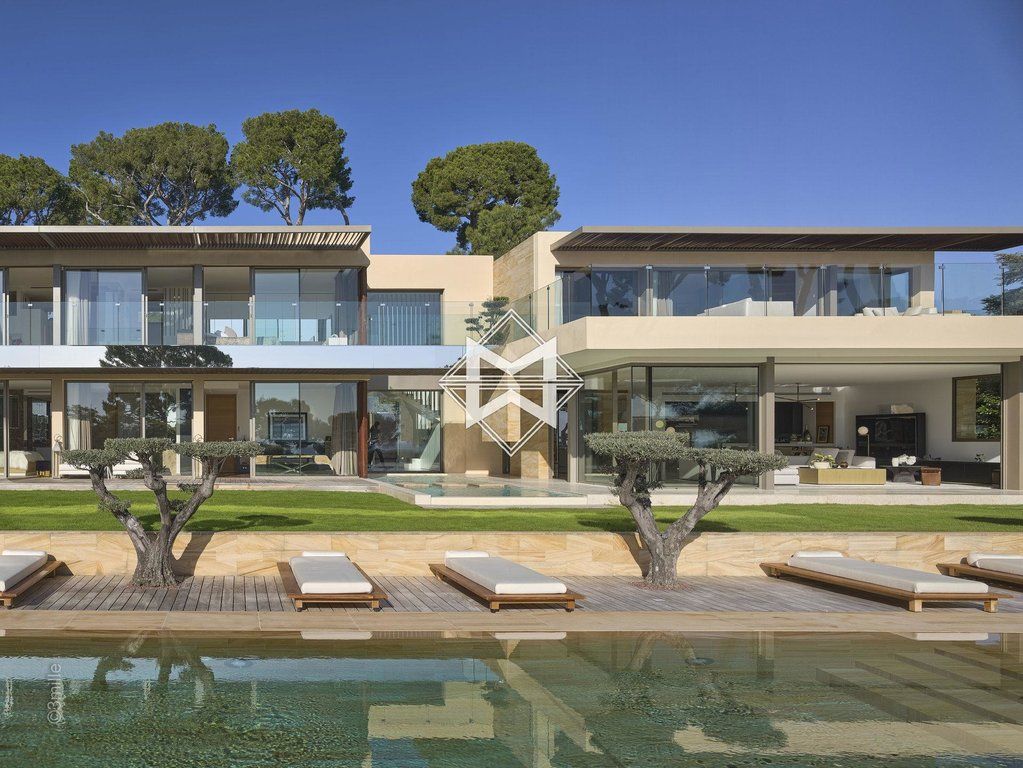Villa in Cap d'Antibes, France, 480 sq.m - picture 1
