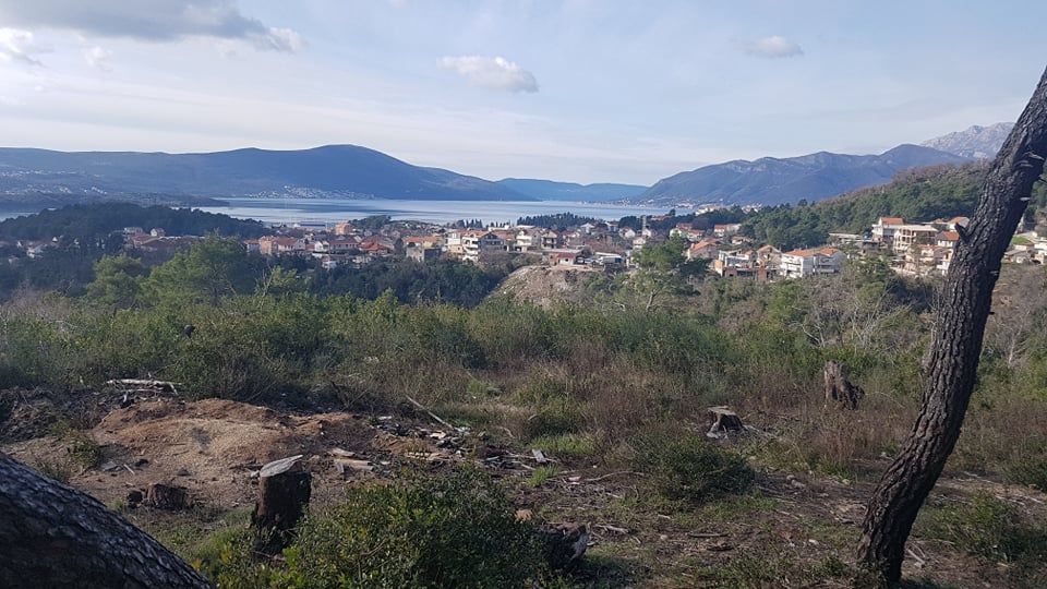 Terreno en Tivat, Montenegro, 1 557 m2 - imagen 1