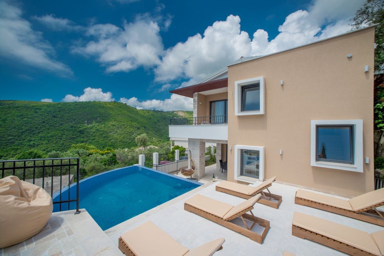 Villa in Becici, Montenegro, 170 sq.m - picture 1