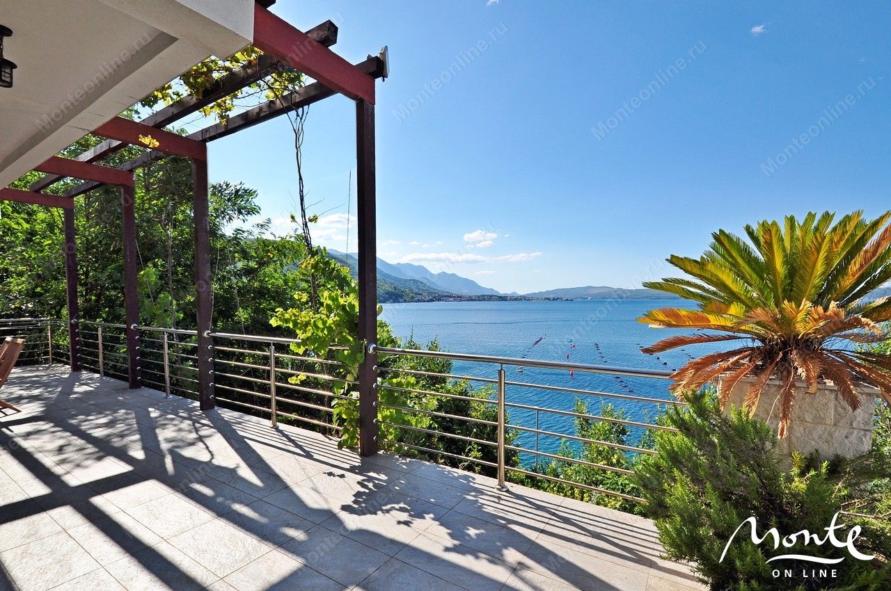 Villa in Kamenari, Montenegro, 118 sq.m - picture 1