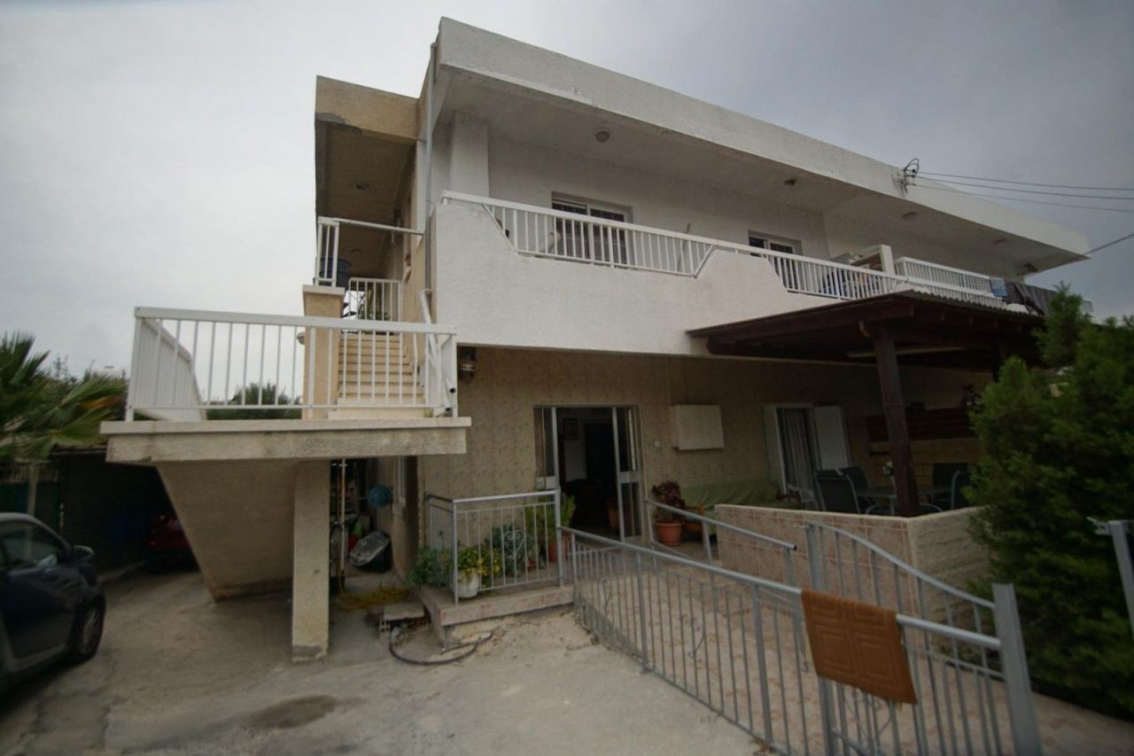Commercial property in Paphos, Cyprus, 308 sq.m - picture 1