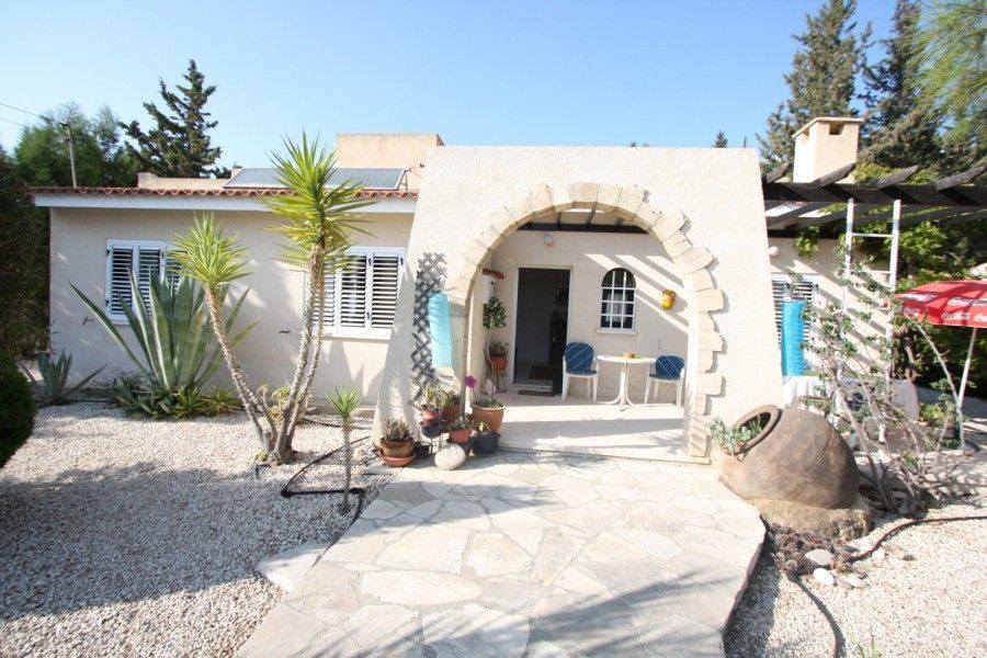 Bungalow in Paphos, Cyprus, 140 sq.m - picture 1