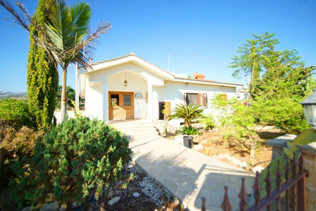 Villa in Paphos, Cyprus, 550 sq.m - picture 1