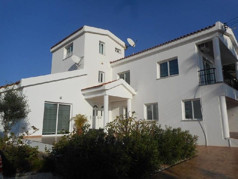 Villa in Paphos, Cyprus, 300 sq.m - picture 1