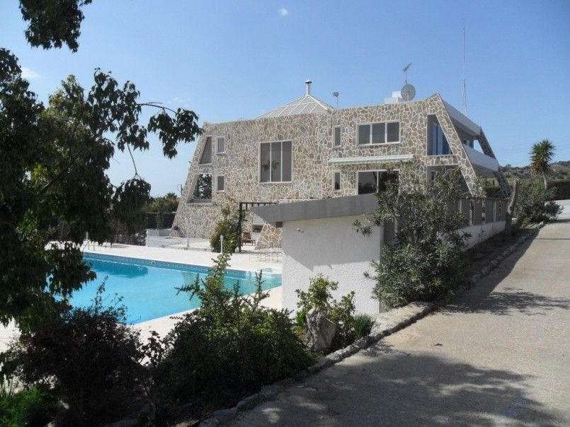 Villa in Limassol, Cyprus, 800 sq.m - picture 1