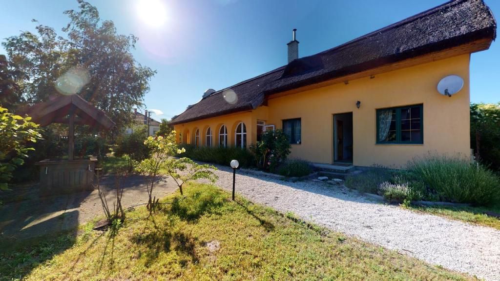 Villa Mórichida, Hungary, 200 sq.m - picture 1