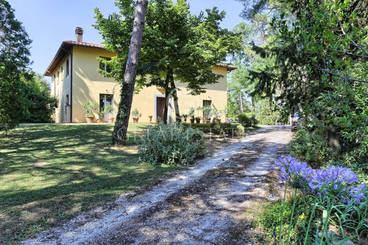 Villa in Collesalvetti, Italy, 461.25 sq.m - picture 1
