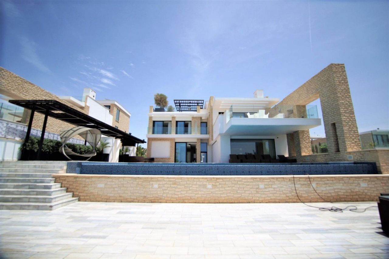 Villa in Paphos, Cyprus, 1 000 sq.m - picture 1