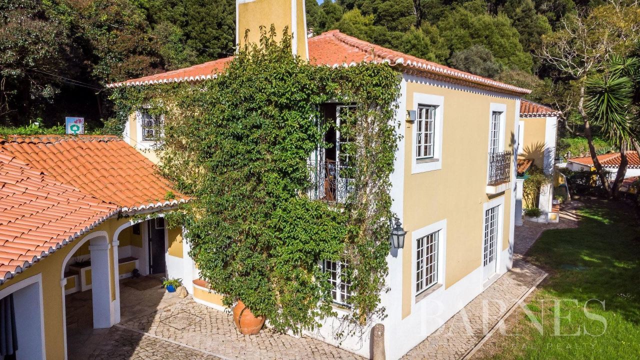 House in Lisbon, Portugal, 344 sq.m - picture 1