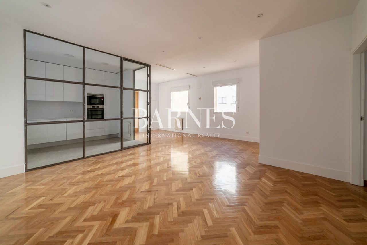 Flat in Madrid, Spain, 154 sq.m - picture 1