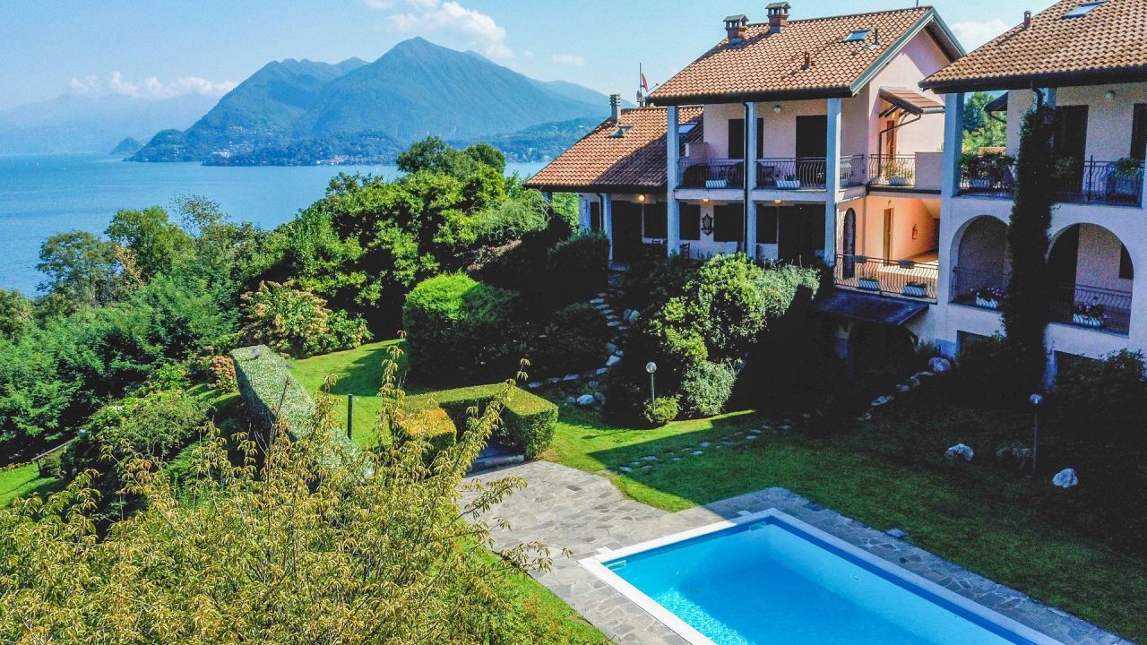 Townhouse in Stresa, Italy, 255 sq.m - picture 1