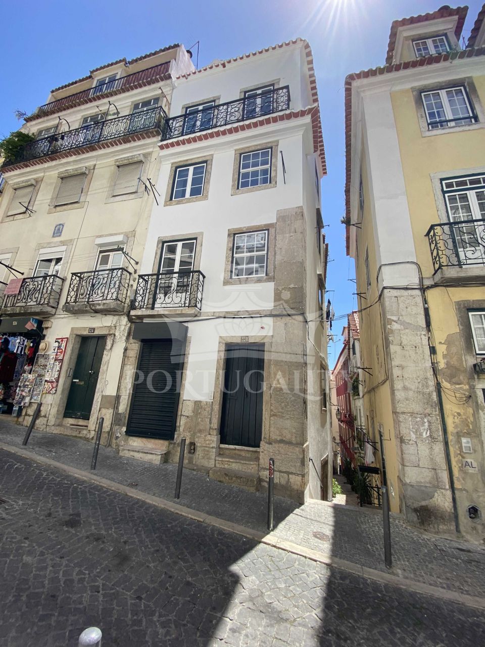 Commercial property in Lisbon, Portugal, 75 sq.m - picture 1